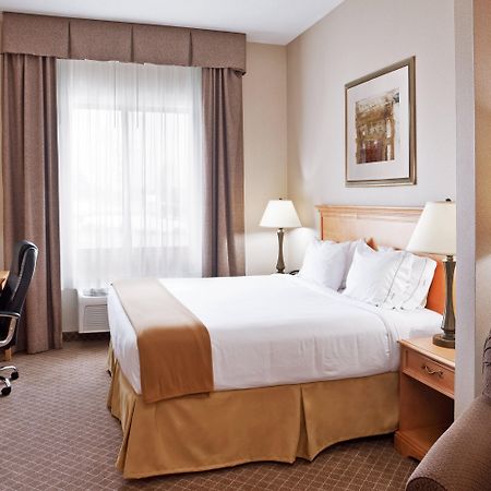 Holiday Inn Express Hotel & Suites Chesterfield - Selfridge Area By Ihg Exterior photo
