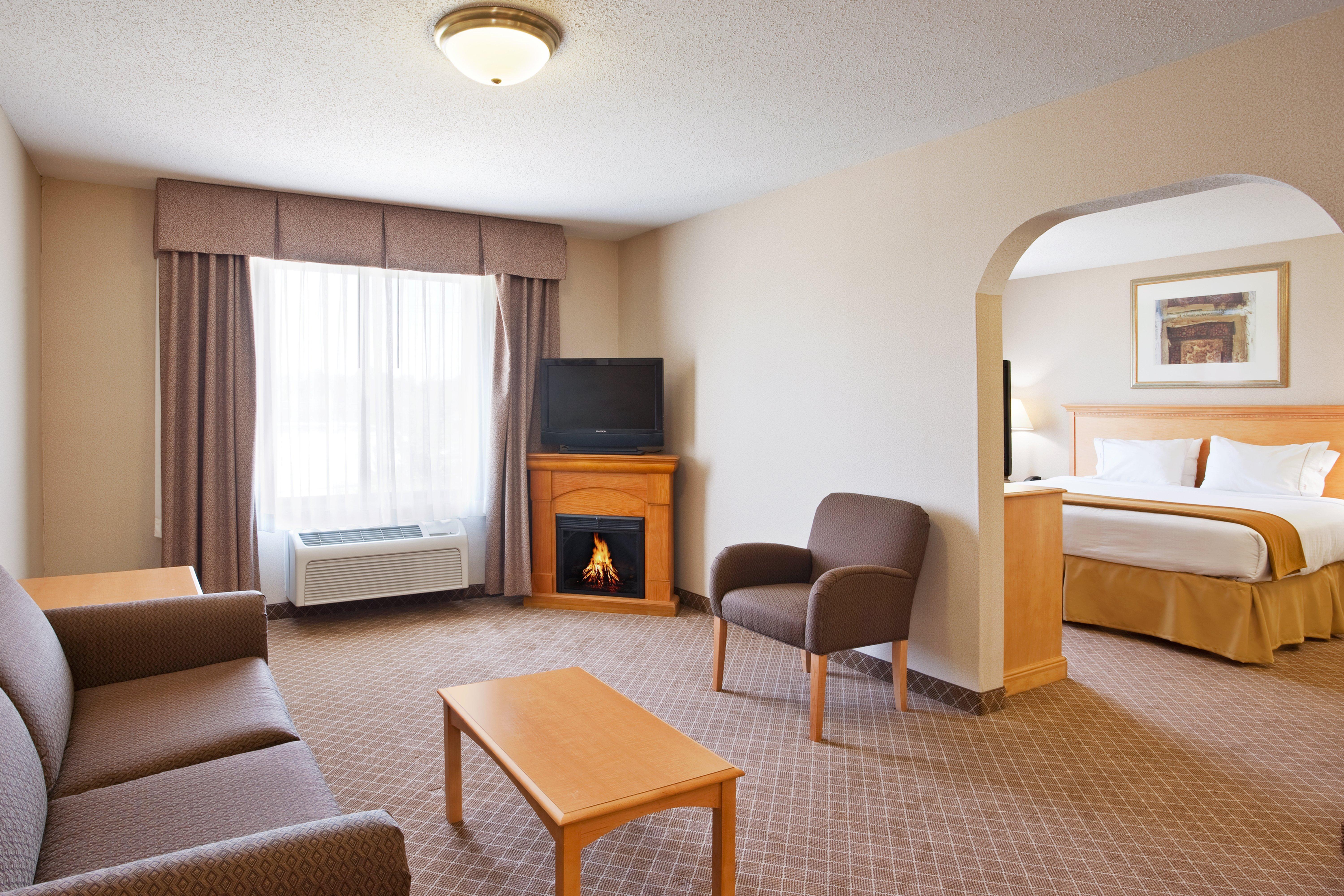 Holiday Inn Express Hotel & Suites Chesterfield - Selfridge Area By Ihg Exterior photo